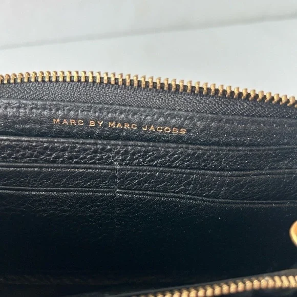 Marc by Marc Jacobs NWOT Black Pebble Leather Large Zippered Wallet - Picture 2 of 5